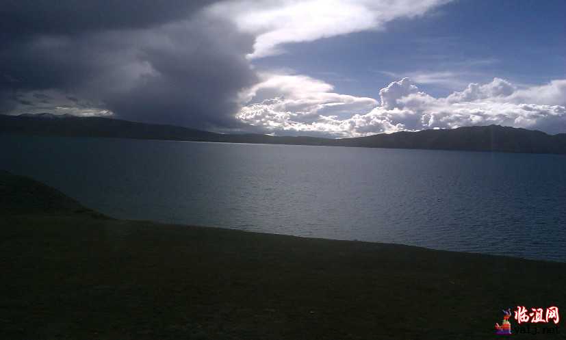 乌云袭来前的平静