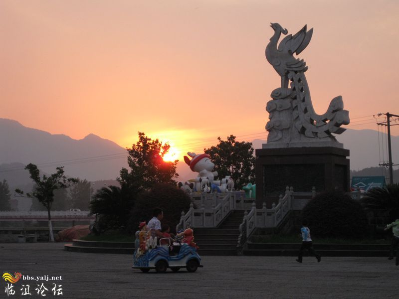 二、栖凤公园晚霞