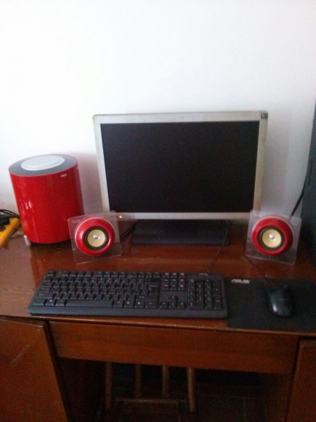 显视器跟红色低音炮