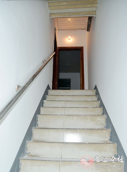 三楼楼梯.jpg