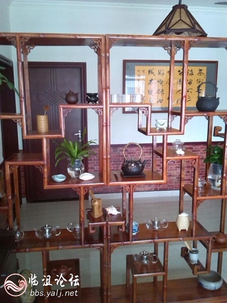 博古架上陈列的各类茶具1.jpg