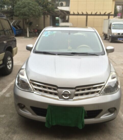 东风日产颐达轿车出售