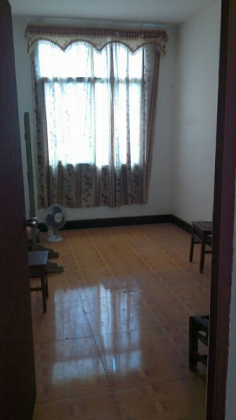 小卧室另外还有两个大卧室