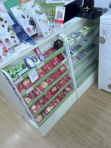 收银台：2个，长60cm，宽60cm，高90cm