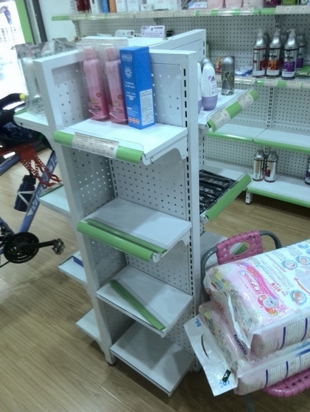 四面展架：2个，四面四层，高127cm，长宽皆为54cm。