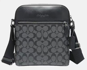 我的包，里面有我的身份证银行卡还有几千块现金