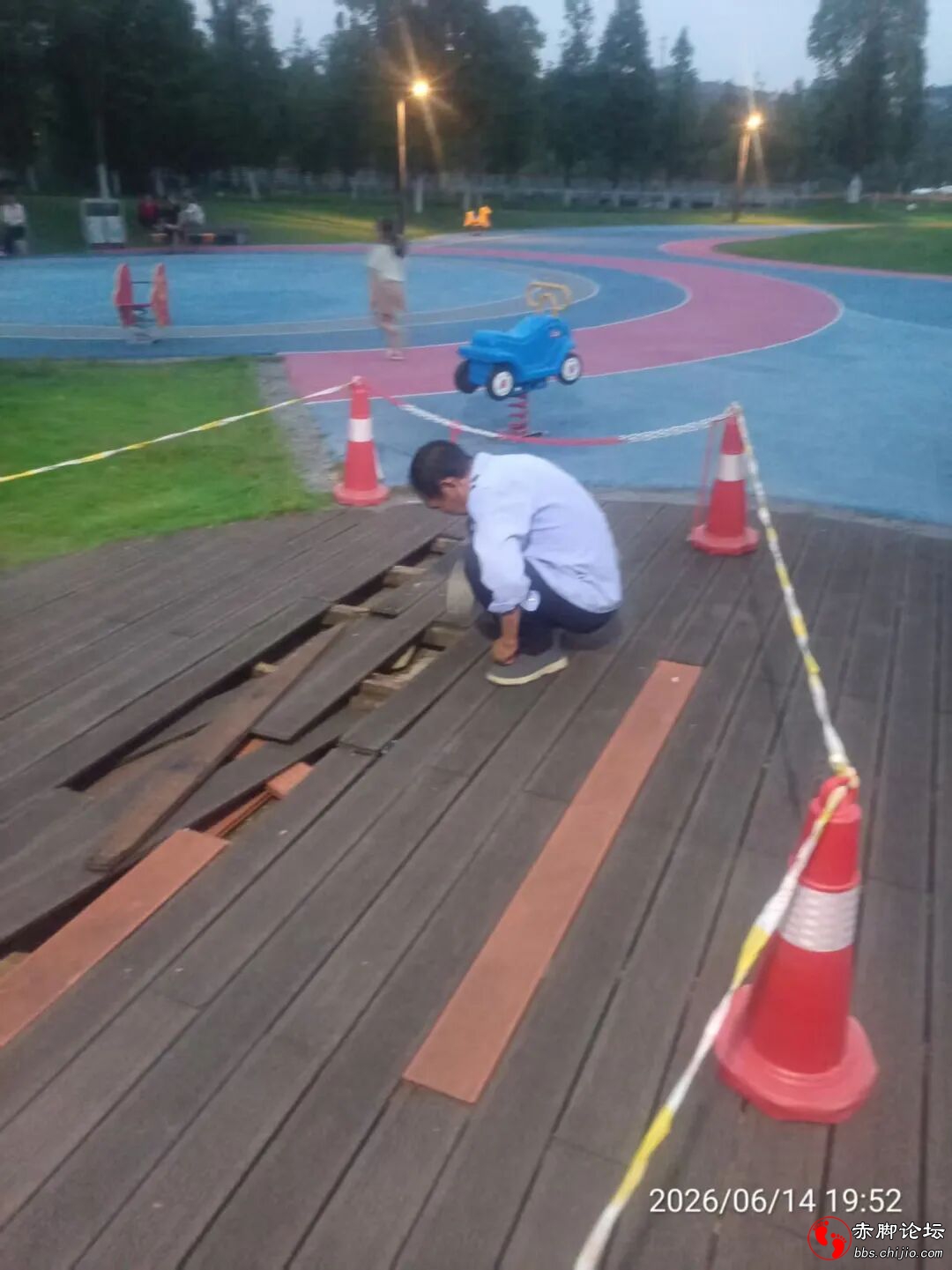 网友反映远安桃花岛步道破损隐患，住建部门火速处置，官方留言却遭平台屏蔽引唏嘘